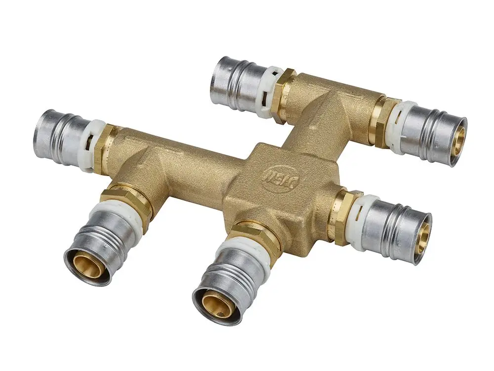 Kreuzungs-T-Stück aus Messing mit mehreren Anschlüssen, verwendet in der Rohrleitungsinstallation. Produkt von Fränkische, geeignet für Alpex-Rohrsysteme.